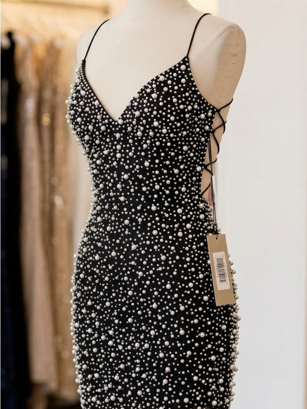 Sherri Hill Style: 58101
Color: black/silver
Size: 000